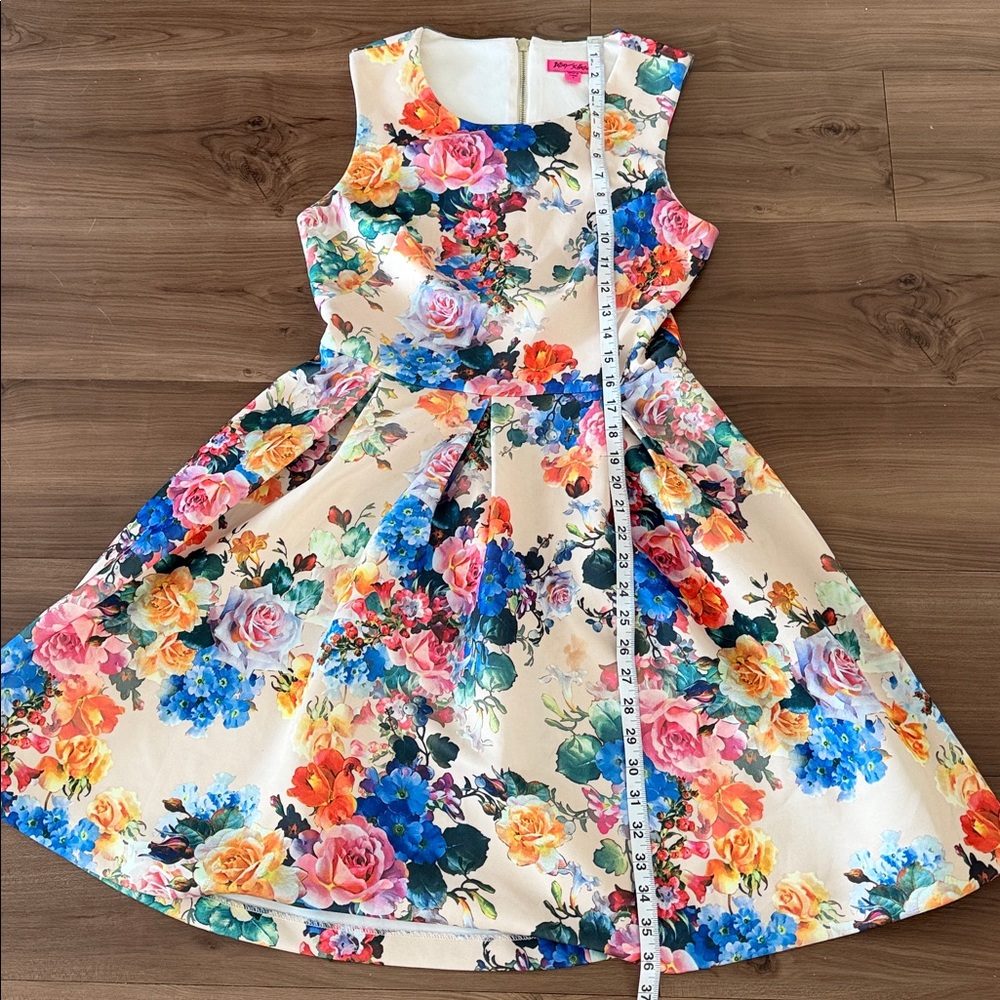 Betsey Johnson Floral Dress - Picture 5 of 9
